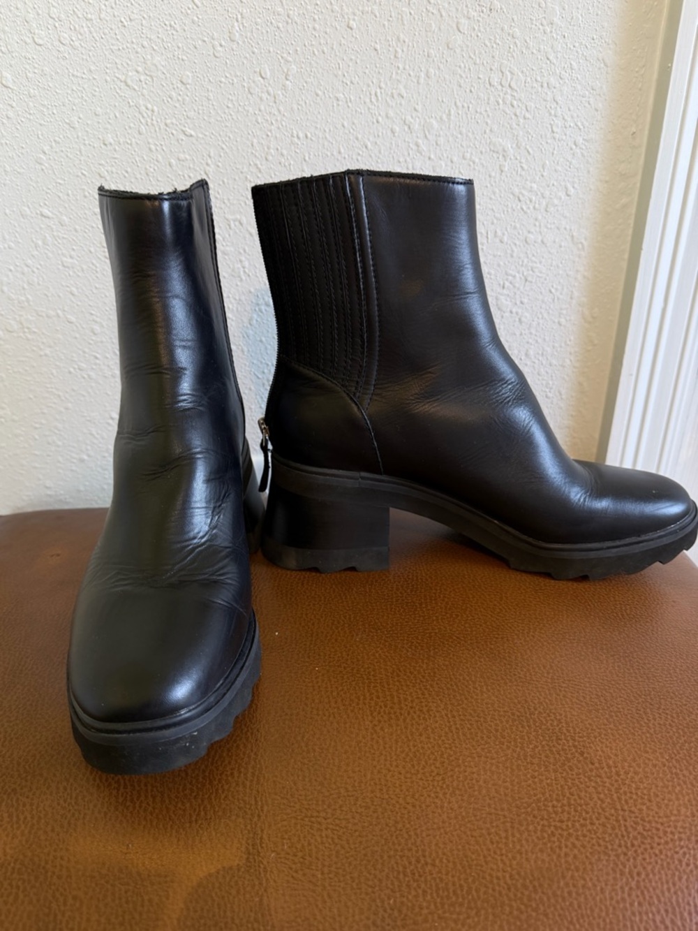 Dolce Vita Black Leather Ankle Boots Chunky Lug Sole Block Heel Zip Size 9.5